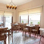 Otel Lal